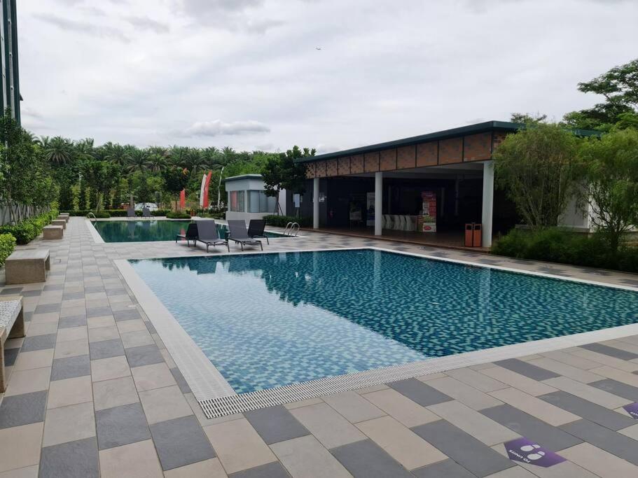 Luxury Tangerine Klia Apartment Sepang